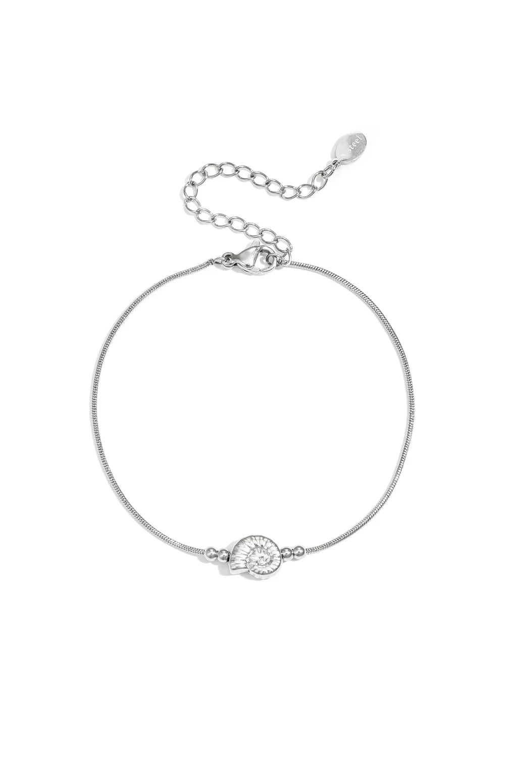 Minimalistisches Armband mit spiralförmiger Muschel